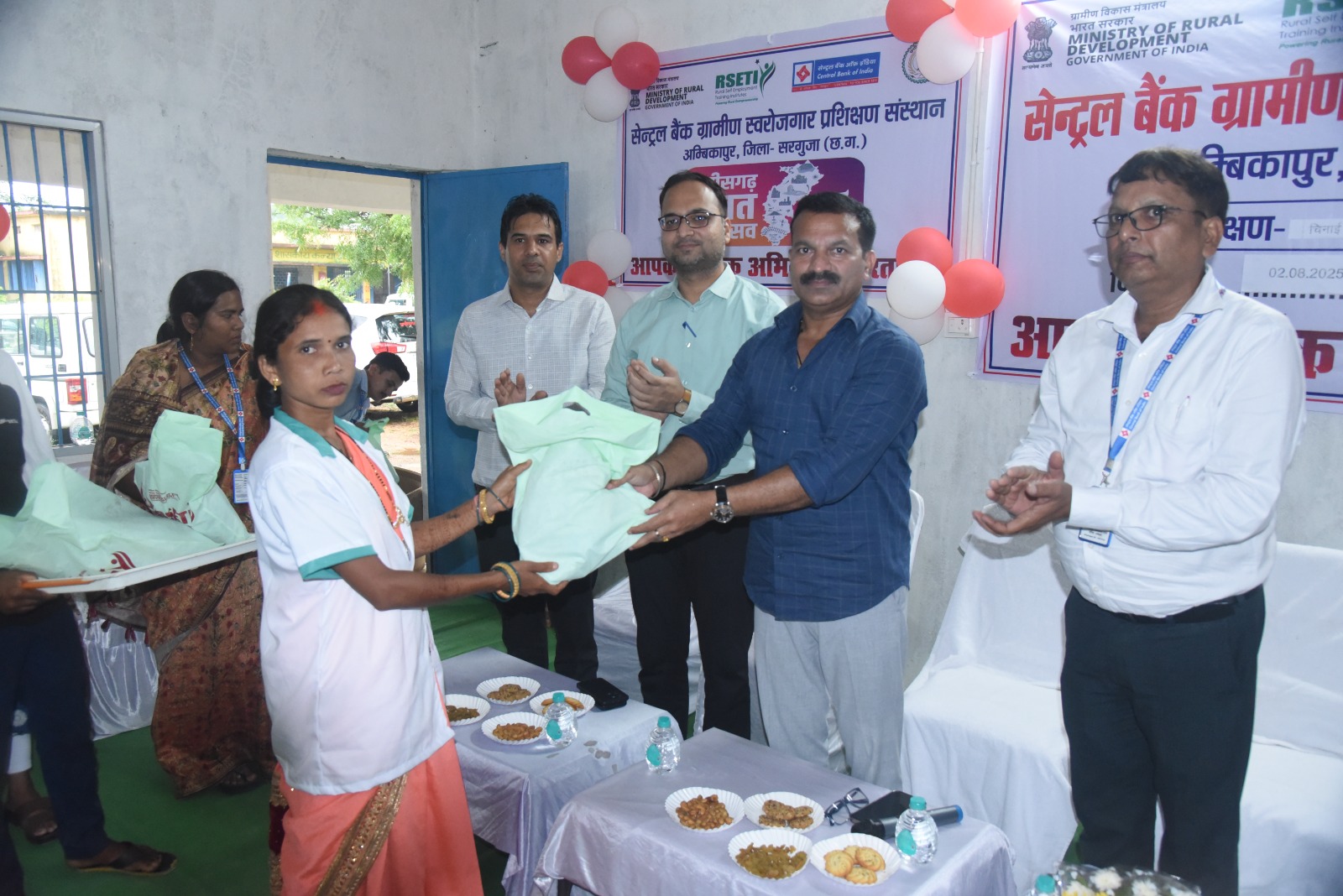 दरिमा में 35 ग्रामीणों को मिला राजमिस्त्री एवं रानी मिस्त्री का हुनर व्यावहारिक प्रशिक्षण से कार्यकुशलता में आएगा निखार, गांव में मिलेगा रोजगार- कलेक्टर